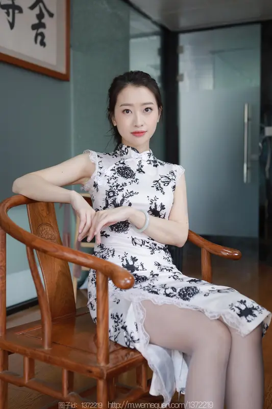 2023.04.25 丝享家 1432 小婕《灰斯旗袍》 - IESS